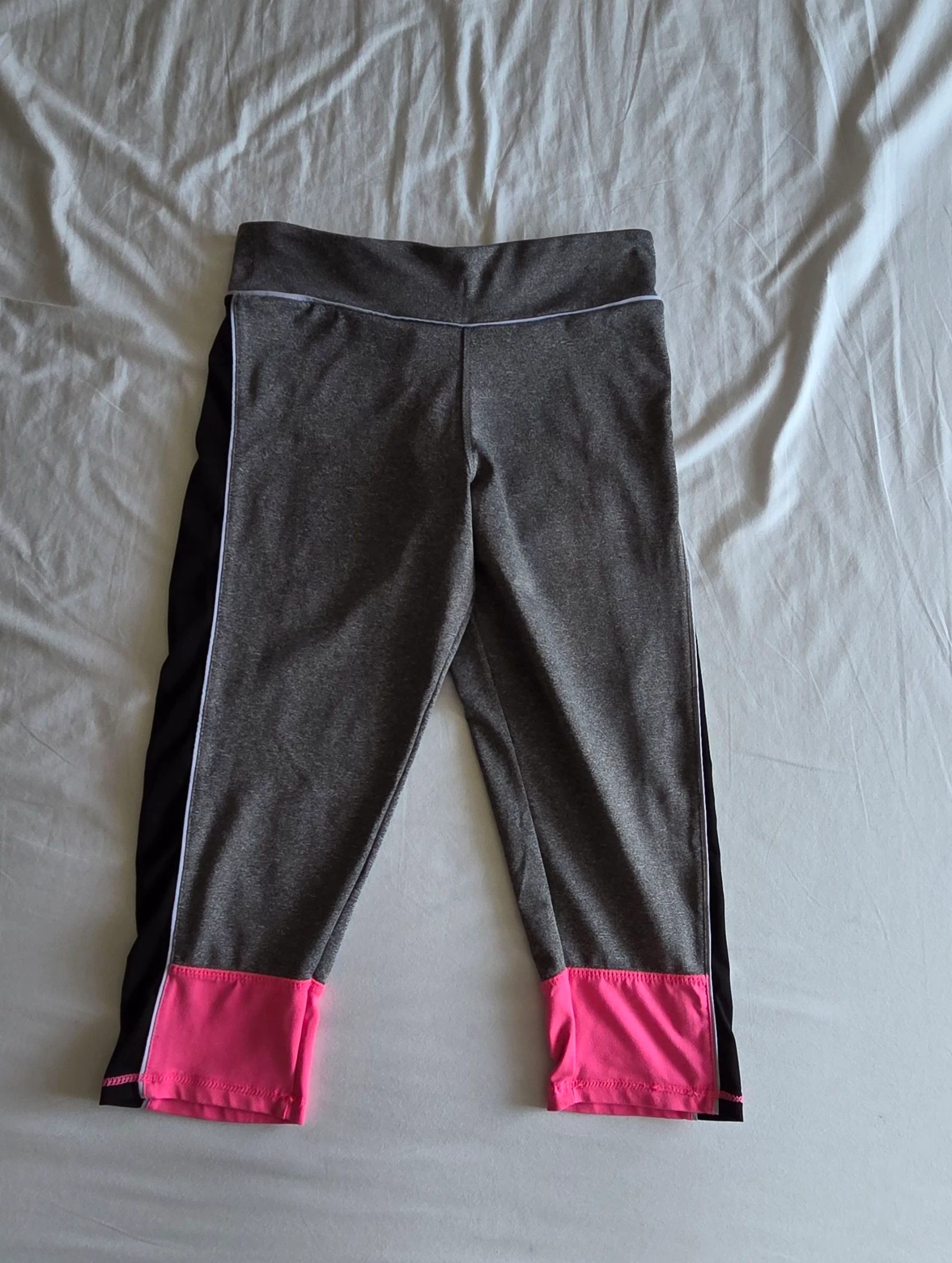 Corsario deportivo gris rosa negro, leggings cortos para correr y hacer fitness – photo 2
